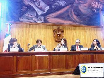 Especialistas durante la cátedra convocada por la UNESCO  y la Universidad de Guadalajara