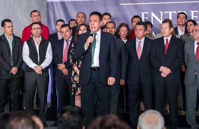 Agradeció su respaldo a la ciudadanía en el evento donde estuvo acompañado por ex gobernadores de Hidalgo