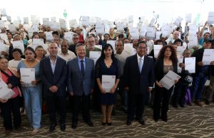 Reciben 500 familias hidalguenses escrituras gratuitas del Infonavit