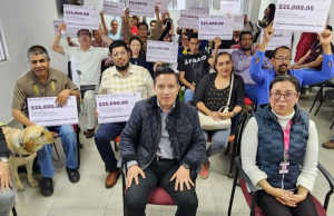 Personas con discapacidad y adultas mayores reciben apoyos económicos del programa “Emprendiendo Paso a Paso”