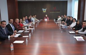 Julio Menchaca encabeza reunión extraordinaria con integrantes de su gabinete