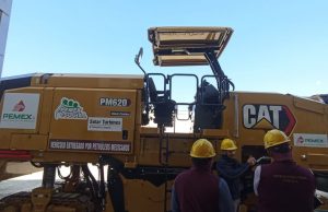 Pemex entregó una perfiladora CAT PM620 al gobierno de Hidalgo, y personal de SIPDUS ya se capacita para su uso