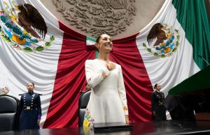 Julio Menchaca asiste a toma de protesta de la presidenta Claudia Sheinbaum