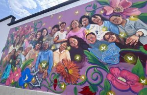 Mujeres pintan mural como expresión contra la violencia