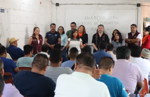 Personas operadoras y concesionarias del transporte público en Huejutla, recibieron capacitación