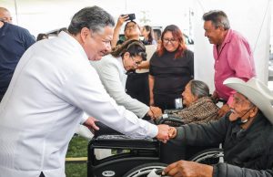 Julio Menchaca refrenda su compromiso con San Agustín Tlaxiaca