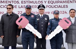 Con reconocimientos, equipamiento e histórico aumento salarial, celebra Gobierno de Hidalgo a las y los policías