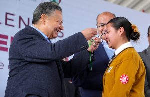 Reciben lentes gratuitos más de 20 mil estudiantes para aprender mejor