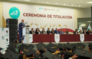 Titular de la SEPH entregó títulos a egresados de la UTTT