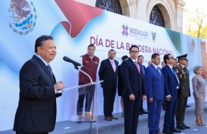 Conmemora Julio Menchaca Día de la Bandera