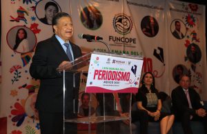 Julio Menchaca participa en la 8va Semana del Periodismo