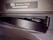 Agentes de la SSPH retiran trampa de cajero automático y recuperan dinero de cuentahabiente