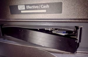 Agentes de la SSPH retiran trampa de cajero automático y recuperan dinero de cuentahabiente