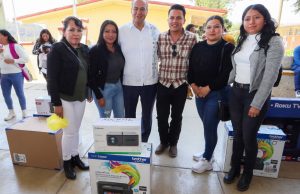 SEPH entrega mobiliario y tecnología a escuelas de educación básica de Agua Blanca y Metepec