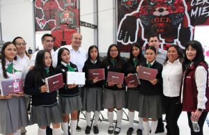 SEPH entrega dispositivos móviles a estudiantes de la sierra alta hidalguense