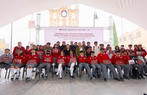 Entrega SEPH tabletas a estudiantes de bachillerato de Zimapán y Tecozautla