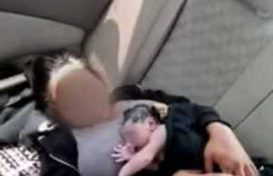 Operadores del 911 y policías estatales asisten a joven en el nacimiento de su bebé