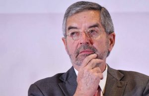 DIPLOMACIA CON CABEZA FRÍA EN TIEMPOS CALIENTES: JUAN RAMÓN DE LA FUENTE