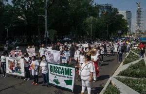 10 DE MAYO: ENTRE EL RITUAL SOCIAL Y EL CLAMOR DE LAS AUSENCIAS