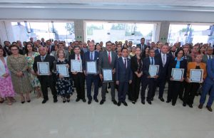 Reconocen a docentes hidalguenses en el Congreso del Estado