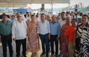 Docentes jubilados reconocen labor de Alfredo San Román en Huejutla