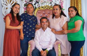 Enfermeras ovacionan a San Román en Festejo de la Enfermería