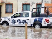 Policía Estatal y Bomberos continúan labores de auxilio en la colonia Tuzos