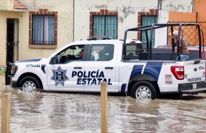 Policía Estatal y Bomberos continúan labores de auxilio en la colonia Tuzos