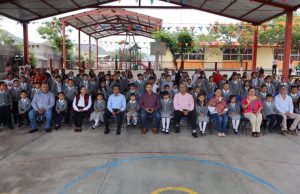 Más de 2 mil estudiantes reciben mobiliario en Metztitlán y San Agustín Metzquititlán