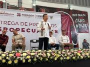 Julio Menchaca supervisó entrega de apoyos en Xochicoatlán