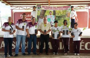 Gobierno de Huejutla reforesta escuelas de Tehuetlán e Ixcatlán