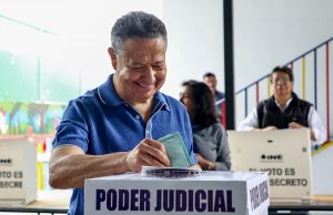 Participa el gobernador de Hidalgo en jornada electoral