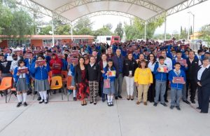 Entrega Natividad Castrejón tabletas a Telesecundarias de San Agustín Tlaxiaca y Ajacuba