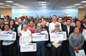 Gobierno de Hidalgo recibe 700 tinacos de Grupo Modelo para familias de Apan