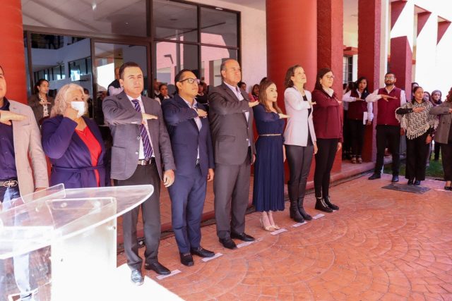 Encabeza Natividad Castrejón ceremonia cívica en la SEMSyS (2)