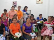 Alfredo San Román fortalece capacitación de bordadoras tradicionales