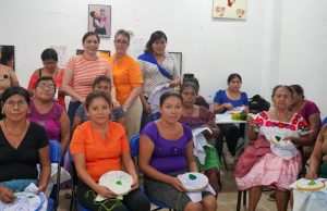 Alfredo San Román fortalece capacitación de bordadoras tradicionales