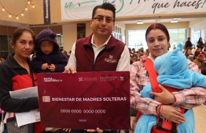 Inicia entrega de tarjetas de apoyos sociales en la Sierra y la Huasteca