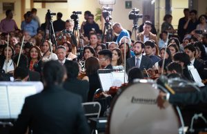 Julio Menchaca acompaña presentación de la OSEH en San Lázaro