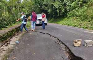 SIPDUS comienza desalojo de derrumbes en Chapulhuacán