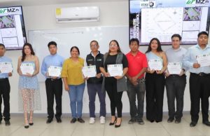 Estudiantes entregan planos topográficos a comunidad El Salitre