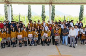 Natividad Castrejón entrega apoyos educativos y laboratorio STEM en Santiago de Anaya e Ixmiquilpan