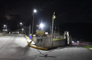 Rehabilitan sistema de alumbrado en el Barrio La Camelia