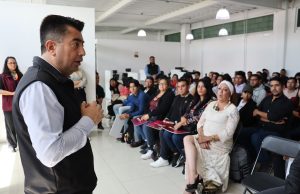 Entrega Sebiso tarjetas del programa “Bienestar Inclusivo”