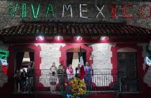 Alfredo San Román encabeza emotiva ceremonia del 215 Aniversario del Grito de Independencia