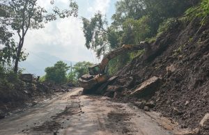 Abren 231 caminos y entregan más de 100 mil despensas