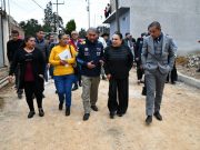 Alcaldesa Lorena García Cazares supervisa obra en proceso en el Paraíso; incluidas guarniciones y banquetas