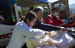 Activan puente aéreo para trasladar a seis pacientes graves desde San Bartolo Tutotepec a Pachuca