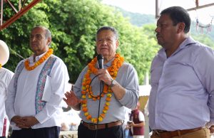 Julio Menchaca recorre comunidades afectadas de la Huasteca hidalguense