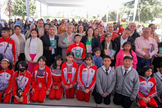 IHE acerca la lectura a la comunidad estudiantil con feria literaria